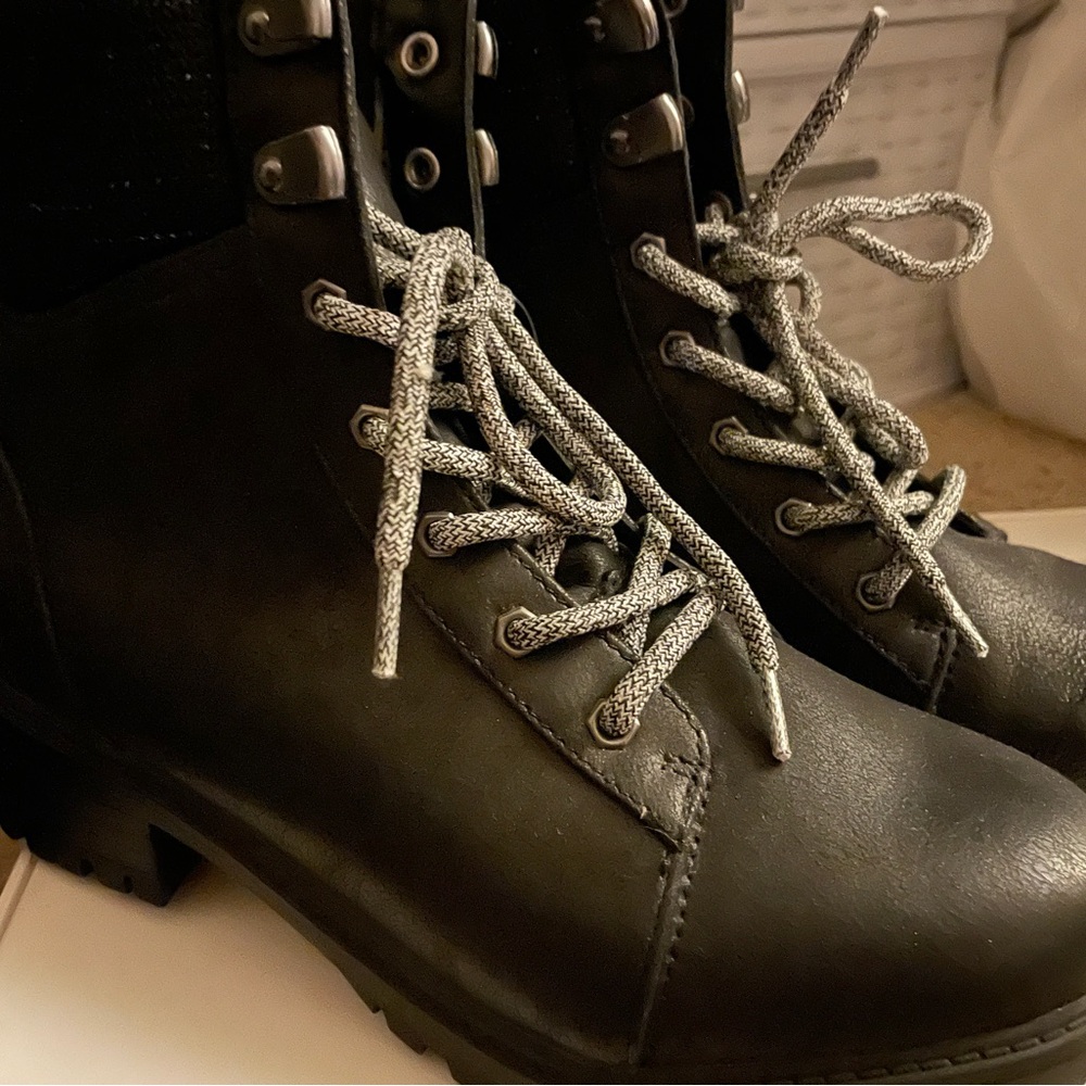 Universal Thread Black combat boots - Picture 3 of 6